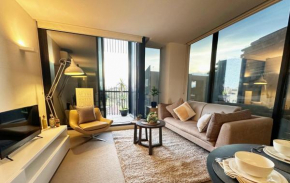 Modern 2BR Apt with a stunning view